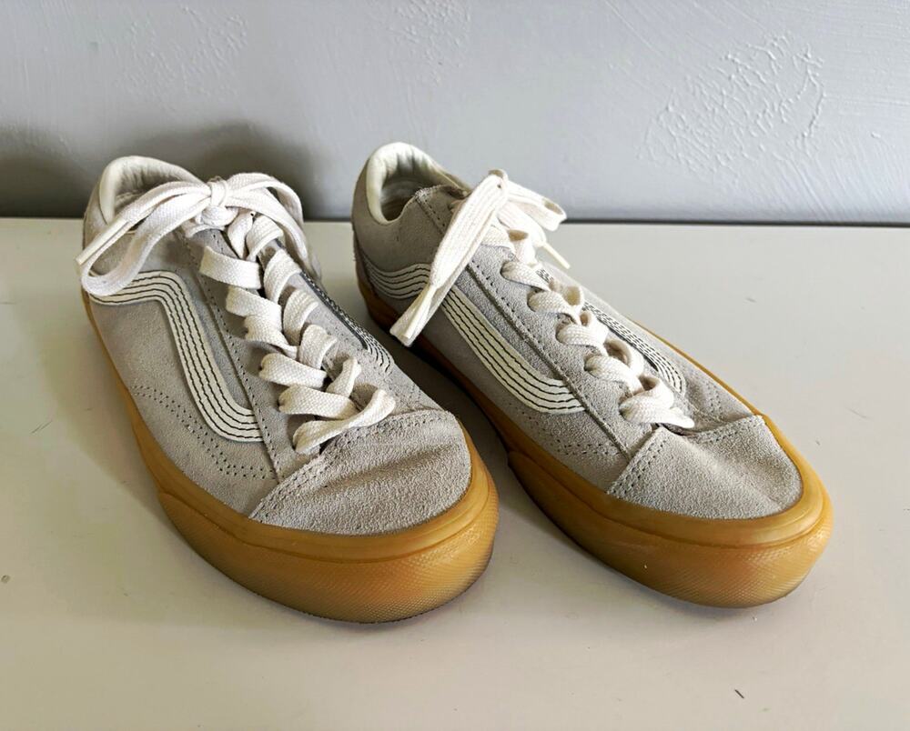 VANS Off The Wall White Suede Low Top Sneakers Gum Rubber Sole Lace Up